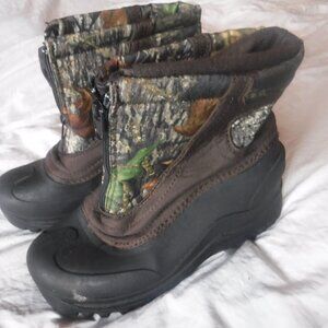 Itasca boys size 4 Camo Winter boots Pre Owned